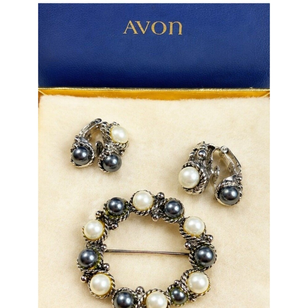 Vintage Avon Faux Pearl Wreath Brooch & Clip Earrings Set Boxed Silver Tone